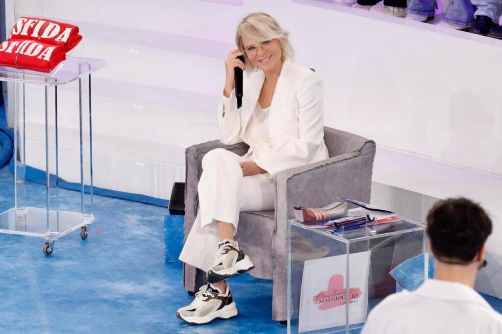 Amici, oggi domenica 7 dicembre: ospiti e anticipazioni