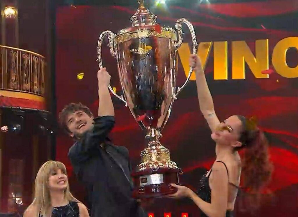 Andrea Delogu trionfa a Ballando con le stelle: “Grazie alla mia famiglia e al mio maestro Nikita”