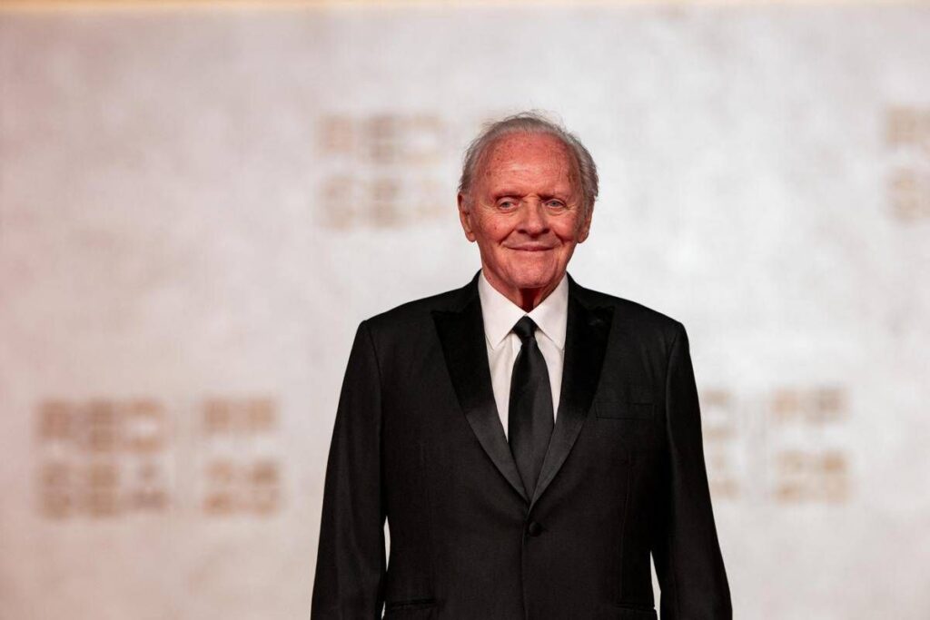 Anthony Hopkins, 50 anni di sobrietà. Il messaggio per chi lotta: “Scegliete la vita”