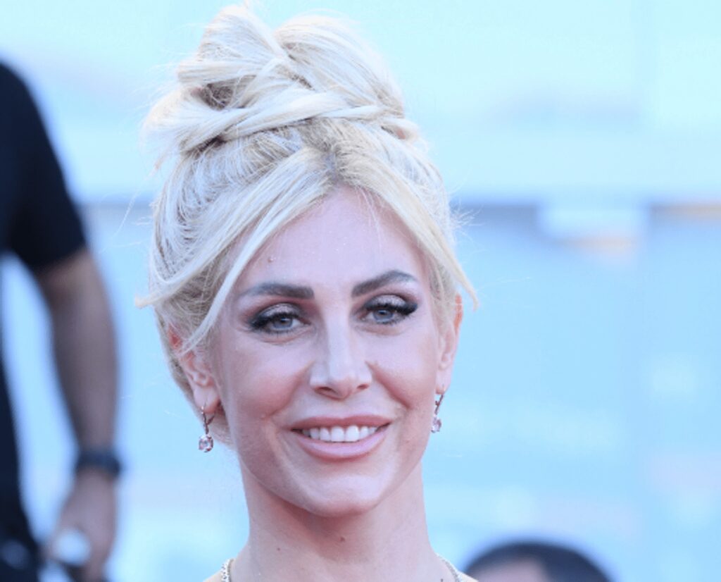 Chi è Paola Caruso, la showgirl ospite oggi a Verissimo: la lotta del figlio Michele