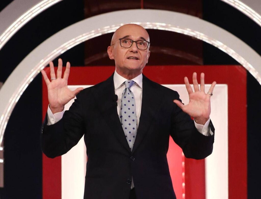 Codacons attacca: “Autosospensione Signorini non basta, Grande Fratello non deve andare in onda”