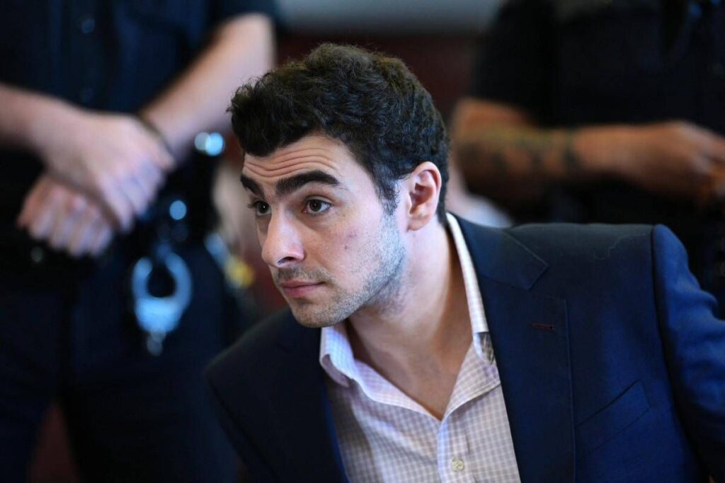 “Depilare sopracciglia e vestire di nero”: gli appunti di Luigi Mangione prima di uccidere Thompson