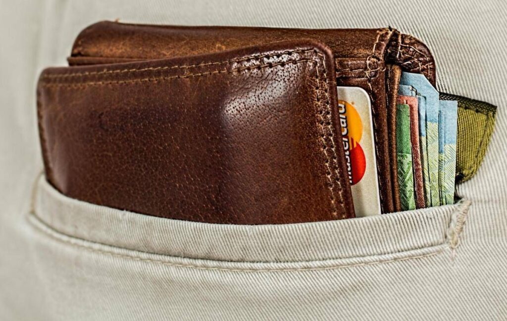 Foggia, migrante trova portafoglio con 500 euro e lo riconsegna alla Polizia Locale