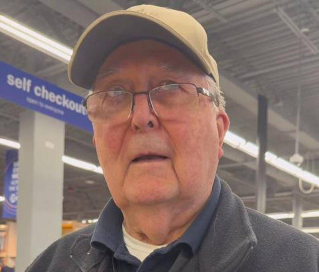 “Ho 88 anni e devo lavorare”, il web gli dona 1 milione e lo manda in pensione