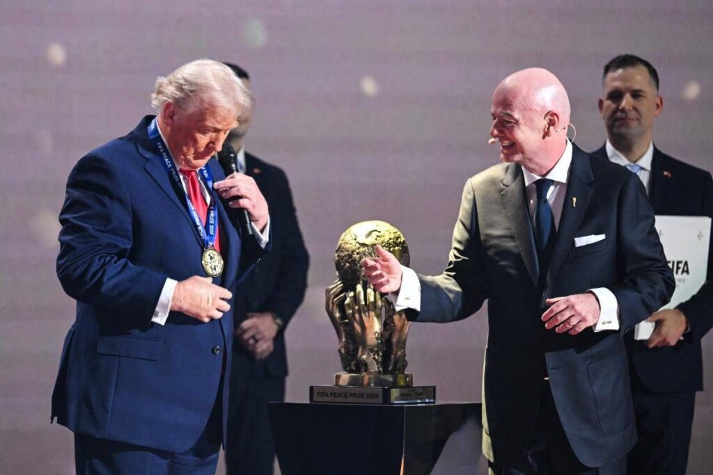 Infantino, indagine Fifa per premio pace a Trump: cos’è successo