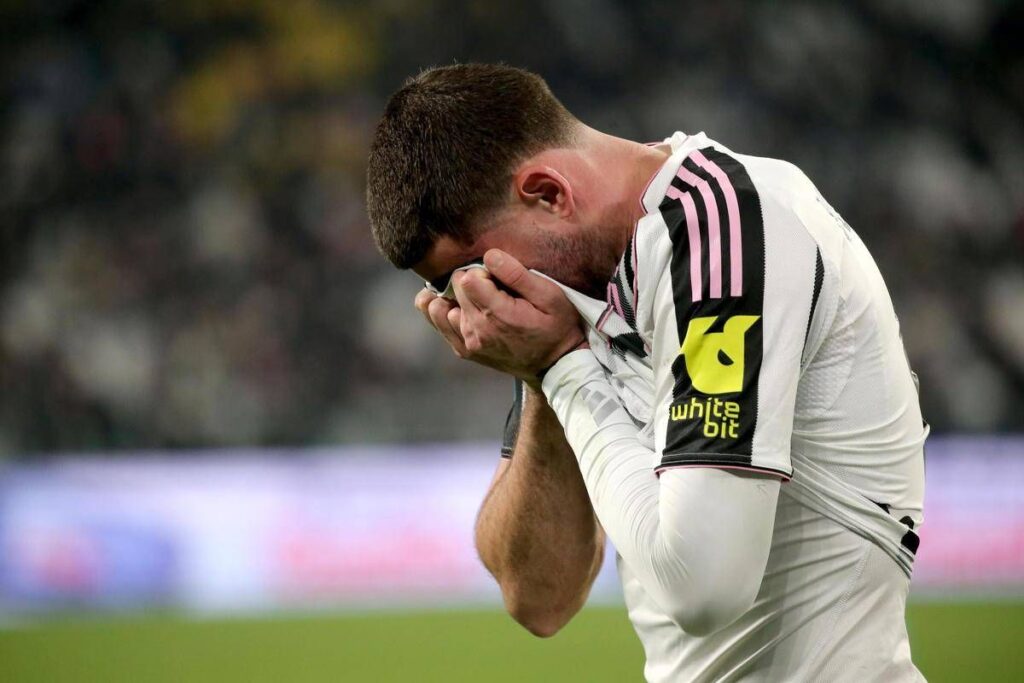 Juventus, Vlahovic si opera? La decisione dopo l’infortunio