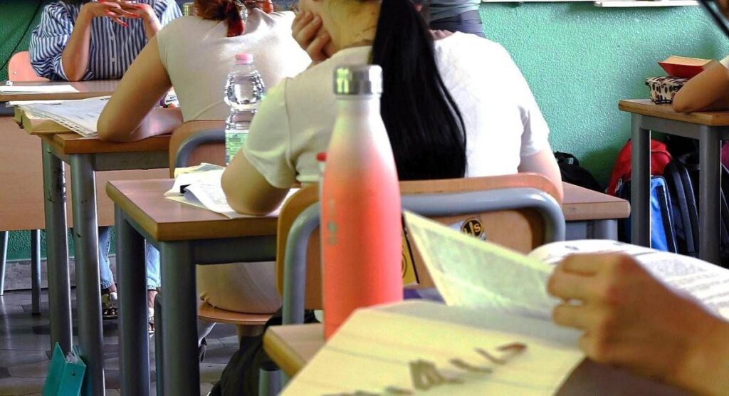 ‘Lista stupri’ nel bagno del liceo Giulio Cesare, la condanna dei docenti: “Scritta inqualificabile”