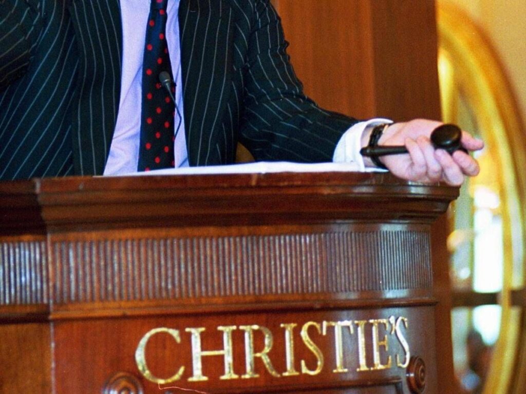 L’uovo Fabergé batte il record, venduto all’asta per 26 milioni di euro