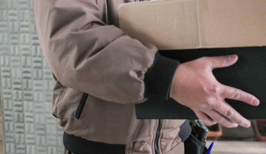 Manovra, Urso: “Tassa su piccoli pacchi? E’ per la consegna di quelli che arrivano dalla Cina”