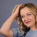 Meloni ai suoi: “Avete lavorato bene, ora riposatevi”. Resta il ‘mistero’ sul regalo