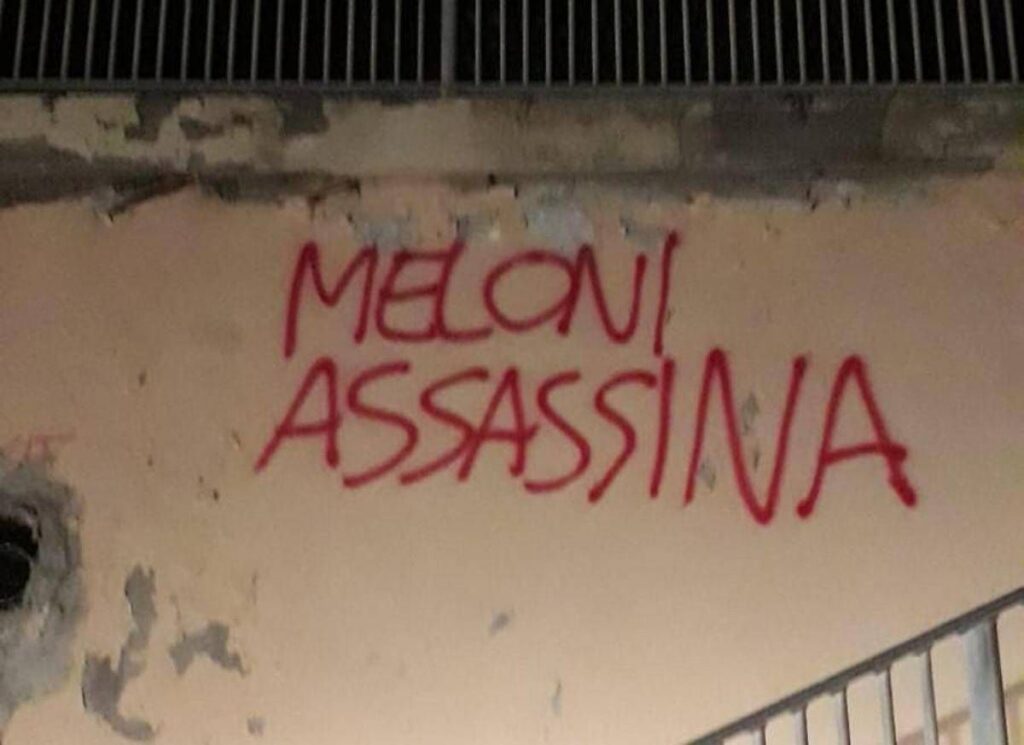 ‘Meloni assassina’, scritta choc in centro a Castiglioncello   