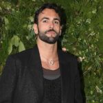 Mengoni versione Grinch, la confessione sui social: “Mi fa schifo il Natale”