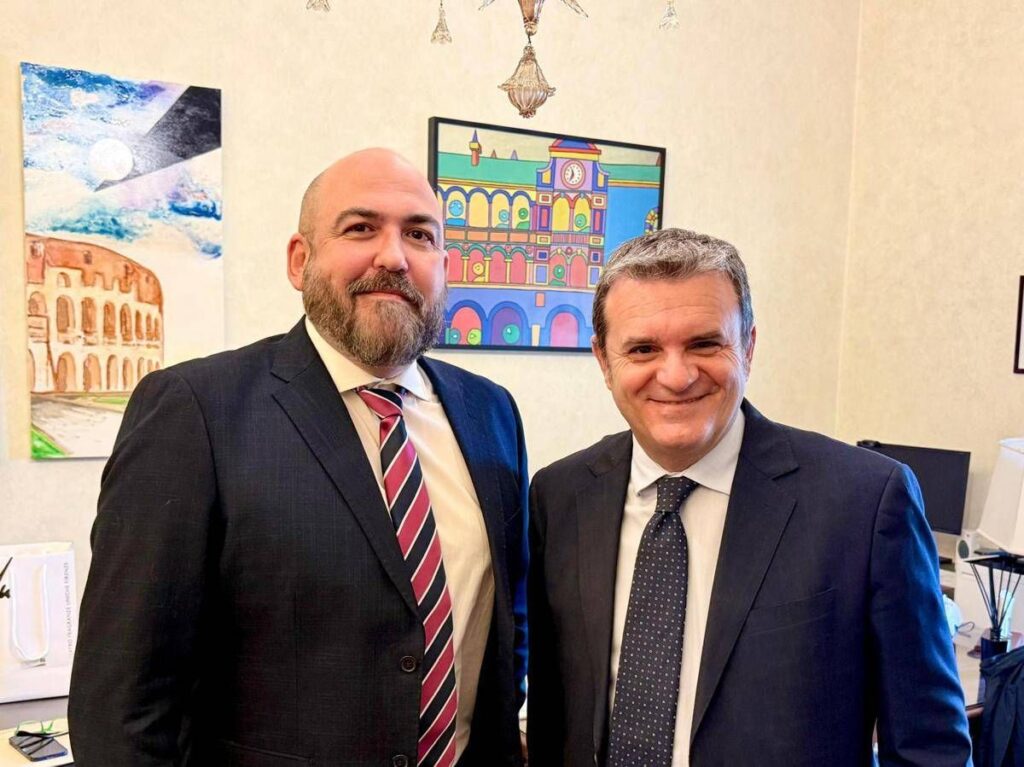 Negozi chiusi nelle feste comandate, Centinaio rilancia: “Cerchiamo intesa trasversale”