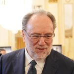 Riccardo Chailly, condizioni stabili per il direttore d’orchestra dopo il malore alla Scala