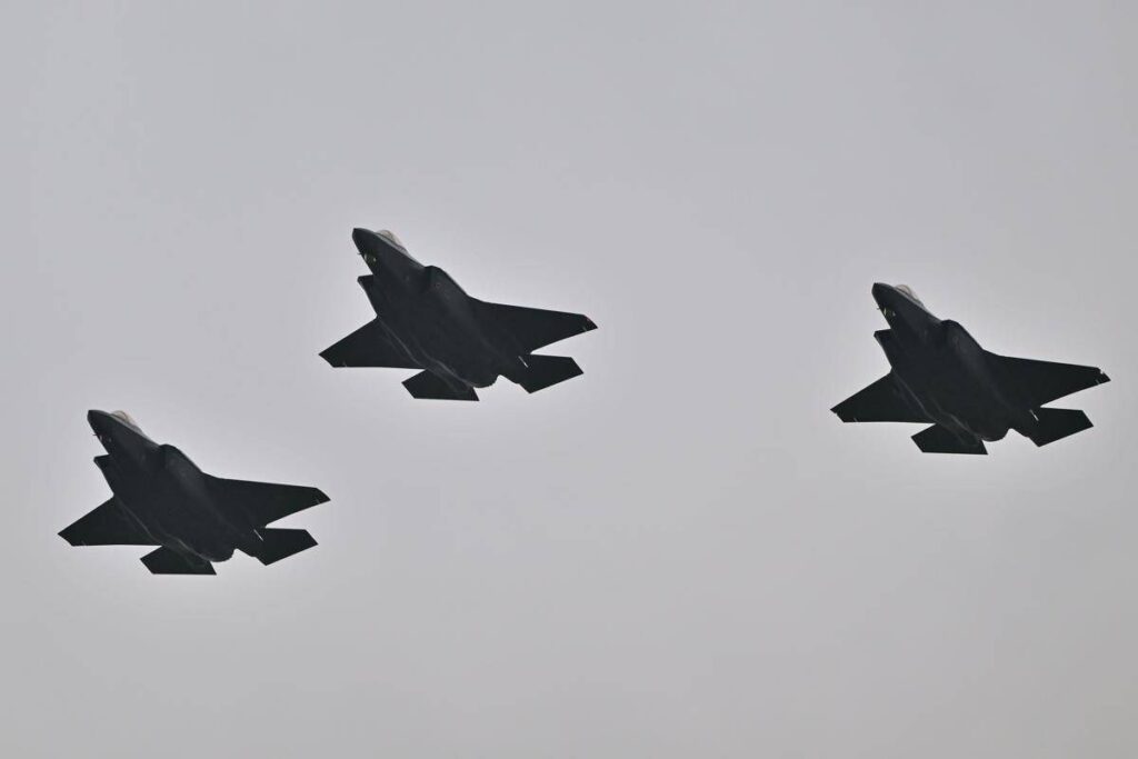 “Russia-Nato, pericolo concreto di guerra”: anche la Svizzera si arma