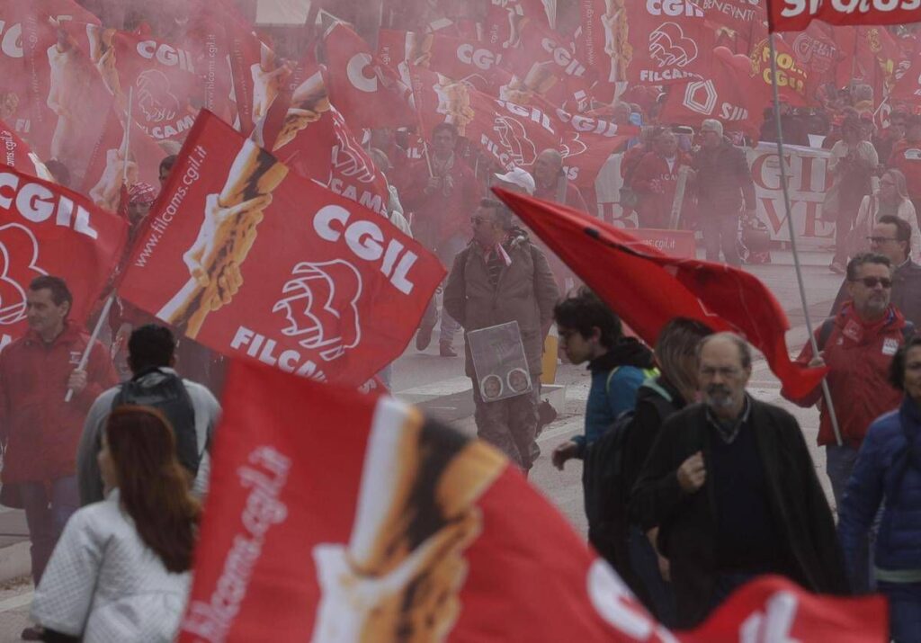 Sciopero generale 12 dicembre, stop di 24 ore contro la manovra: cortei in tutta Italia