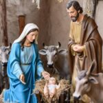 Si finge statua e si nasconde nel presepe, il sindaco scopre il latitante