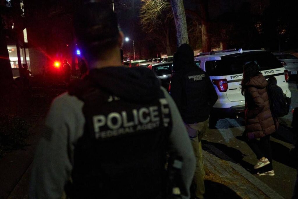 Sparatoria alla Brown University, è ancora caccia all’uomo: diffuso video del killer