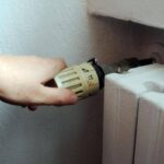 Termosifoni, come fare per risparmiare? Il gesto che ‘aiuta’ la bolletta