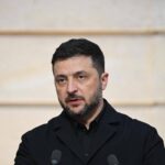Ucraina, Zelensky vuole la pace: “Sentiti i mediatori Usa”. Domani vede Starmer, Macron e Merz