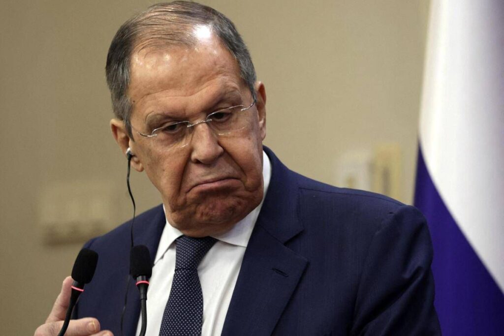 Ucraina, l’avvertimento di Lavrov: “Truppe europee sarebbero obiettivo legittimo”