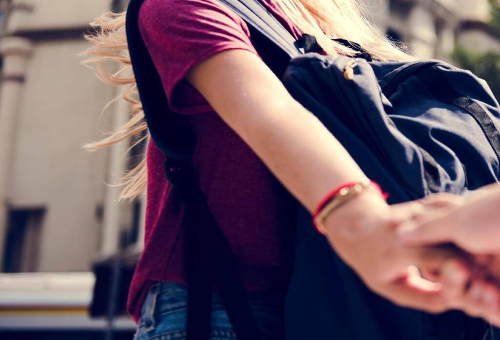 Venezia, 52enne fa sesso con una 15enne. Tribunale lo assolve: “Lei era consenziente”