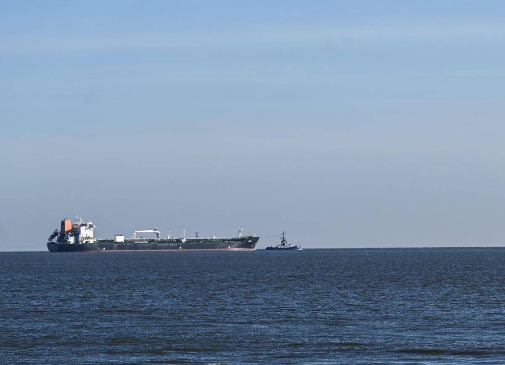 Venezuela, New York Times: “Petroliera inseguita da Usa rivendica protezione di Mosca”