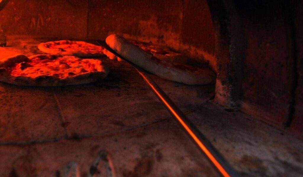 Vicenza, muore soffocato da un boccone in pizzeria al compleanno della madre