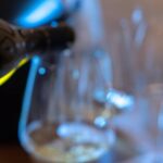 Vino tra piacere e rischi, l’immunologo: “Serve disciplina, massimo 1-2 bicchieri al giorno”