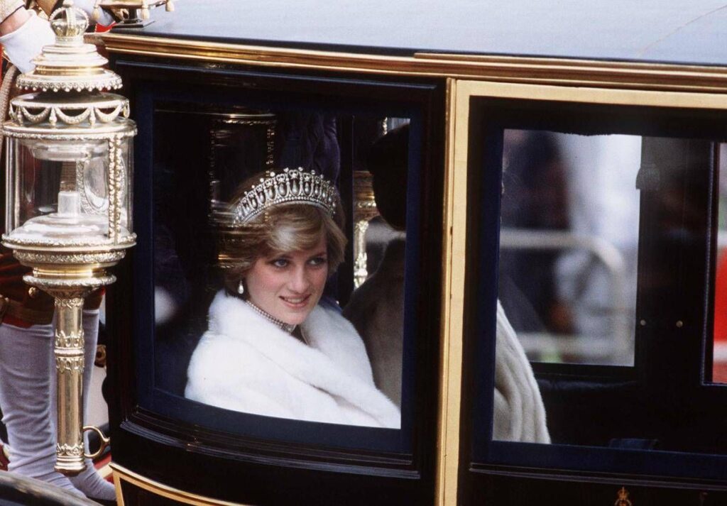 Addio a David Thomas, lo storico ‘Gioielliere della Corona’: l’incontro con la famiglia reale