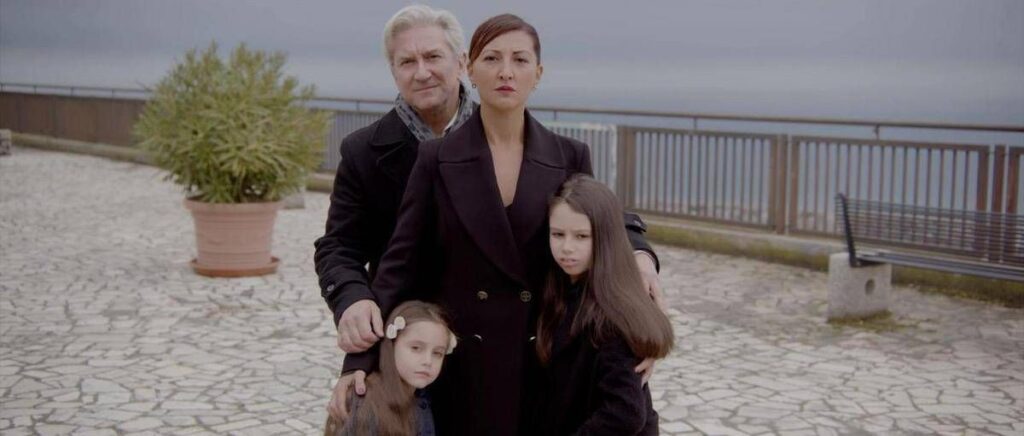 ‘AncheSeLiOdio’, arriva il thriller che esplora la famiglia nell’era digitale