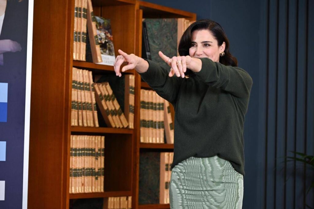 Ascolti tv, ‘La preside’ Luisa Ranieri vola al 27% di share e Rai1 vince la prima serata