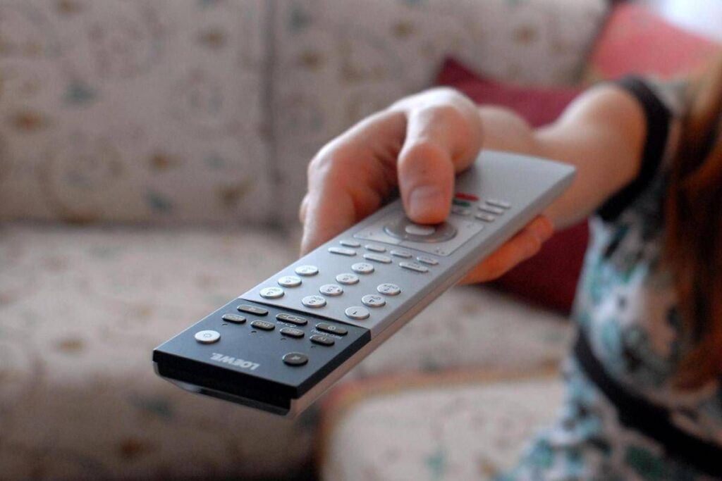 Ascolti tv, la replica di ‘Montalbano’ vince la prima serata con il 15,9%