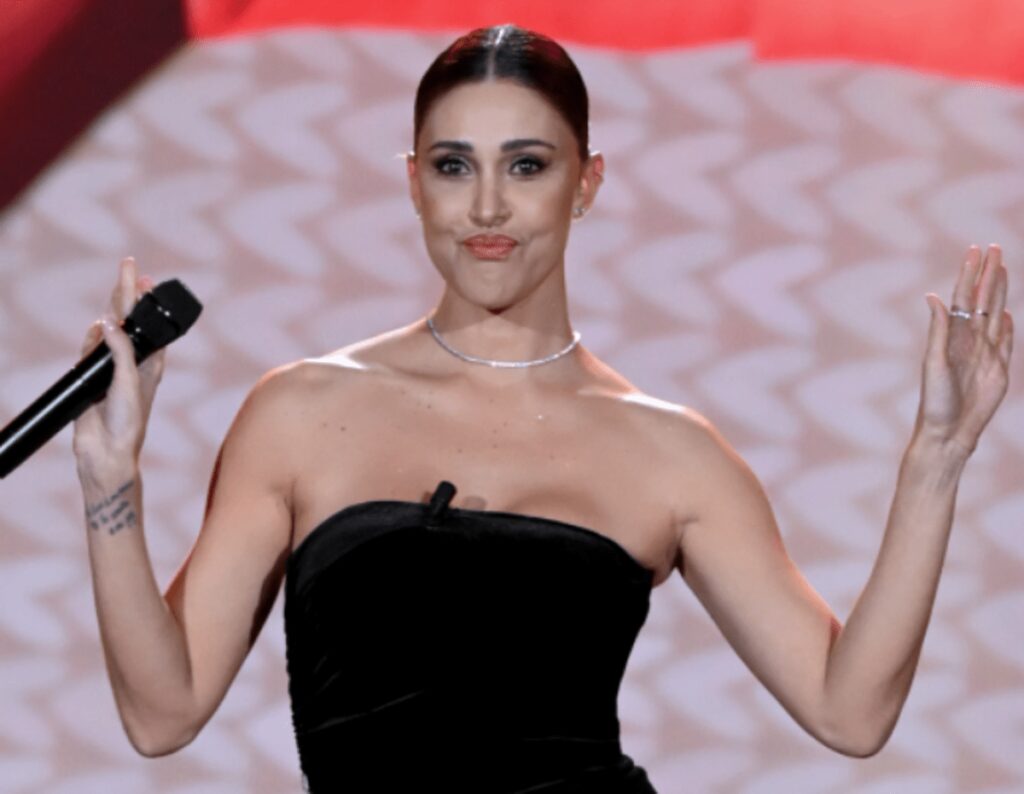 Belen Rodriguez, tra febbre e flebo: “Sono stata malissimo”. Poi, il commento sul vaccino