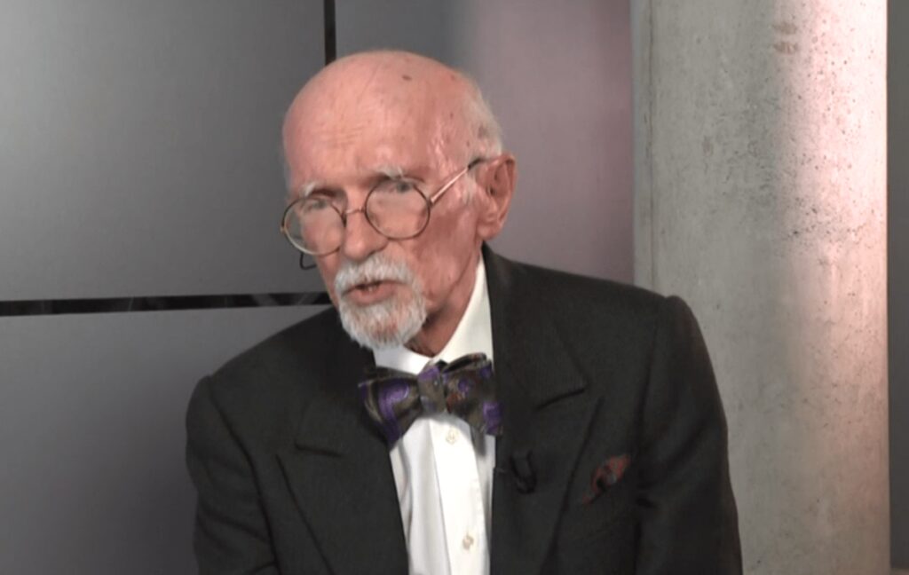 Berrino, il cibo e le regole per la longevità: “Attenti alla carne rossa, no a cibi falsi e bibite”