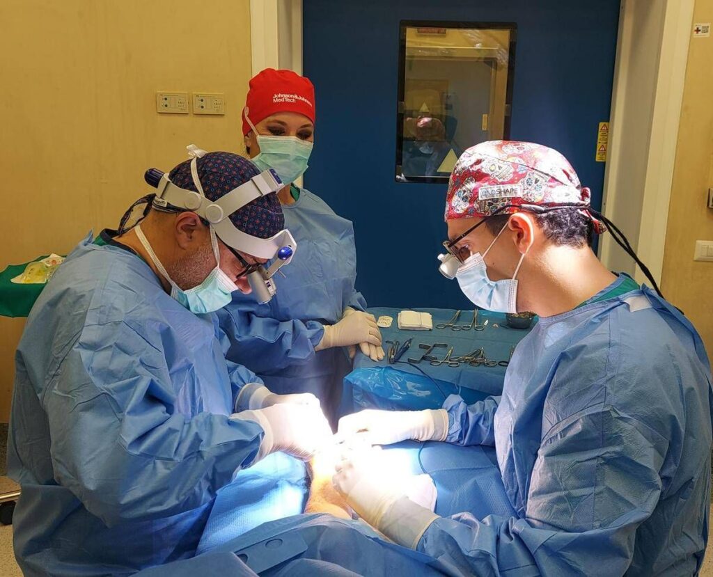 Chirurgia, salvare la mano da trauma o malattia. Al San Camillo di Roma il centro d’élite