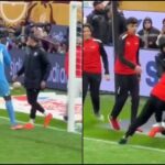 Coppa d’Africa, la surreale ‘lotta’ per l’asciugamano tra il portiere del Senegal e i raccattapalle del Marocco