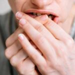 Da mangiarsi le unghie al ‘ghosting’, perché lo facciamo? “E’ sopravvivenza”