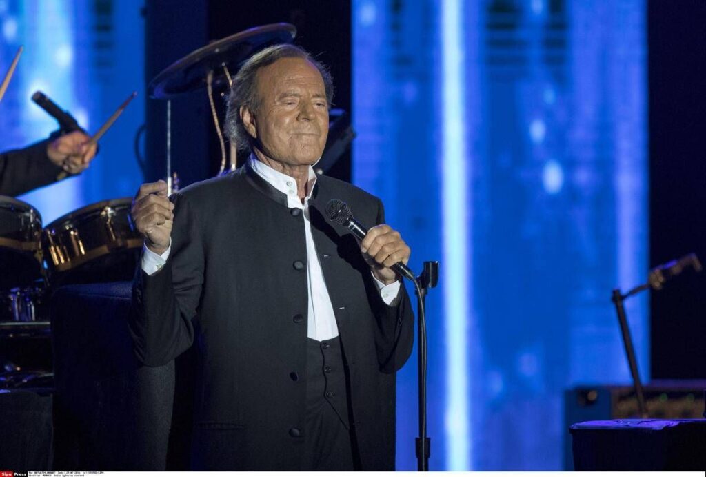 Denuncia contro Julio Iglesias: accusato di tratta di essere umani, molestie e lavoro forzato