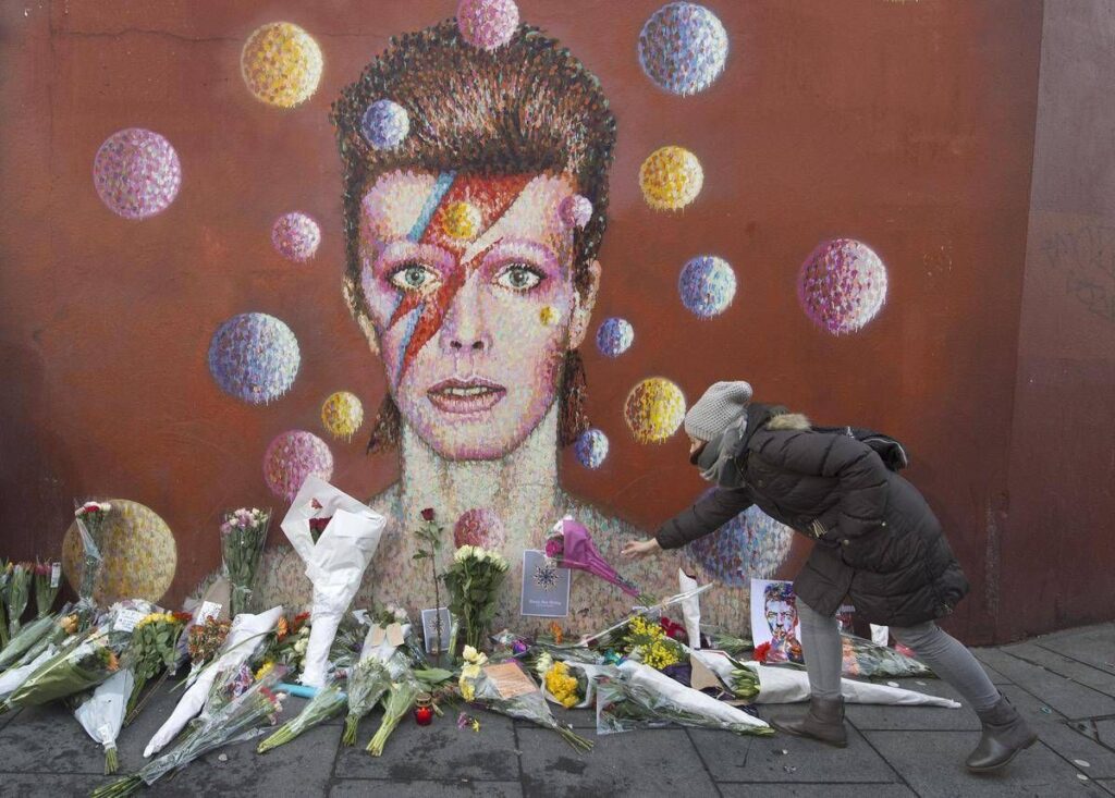 Dieci anni senza David Bowie, l’eredità immortale del Duca Bianco