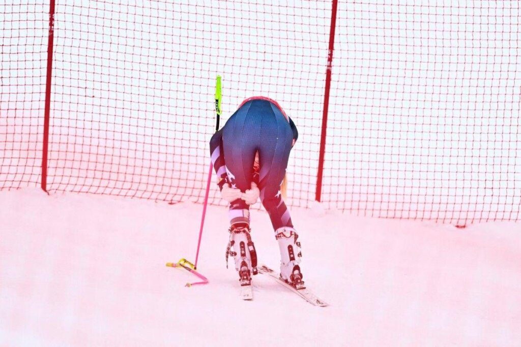 Discesa femminile Crans Montana cancellata, cadute 3 sciatrici su 6: paura per Vonn