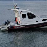 Donna scomparsa ad Anguillara, motovedette e subacquei scandagliano lago di Bracciano