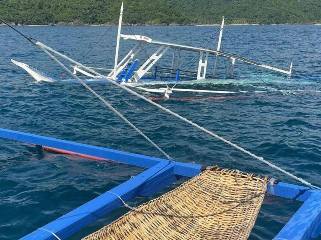 Filippine, affonda barca: salve nove turiste italiane