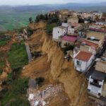 Frana a Niscemi, il sindaco agli abitanti: “State a casa”