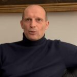 Fumo, Massimiliano Allegri firma per aumentare prezzo sigarette: “Fatelo anche voi”