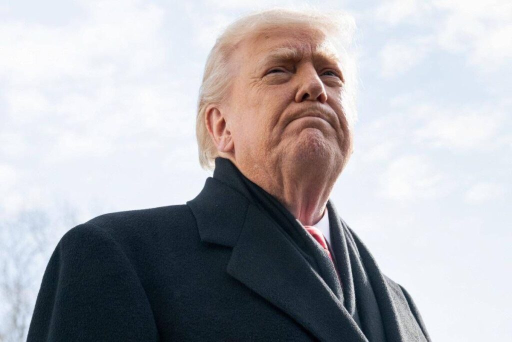 Iran, Trump alza il tiro e ora valuta attacco a Teheran: le possibili mosse del presidente