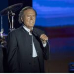 Julio Iglesias accusato di violenza sessuale da due sue ex dipendenti