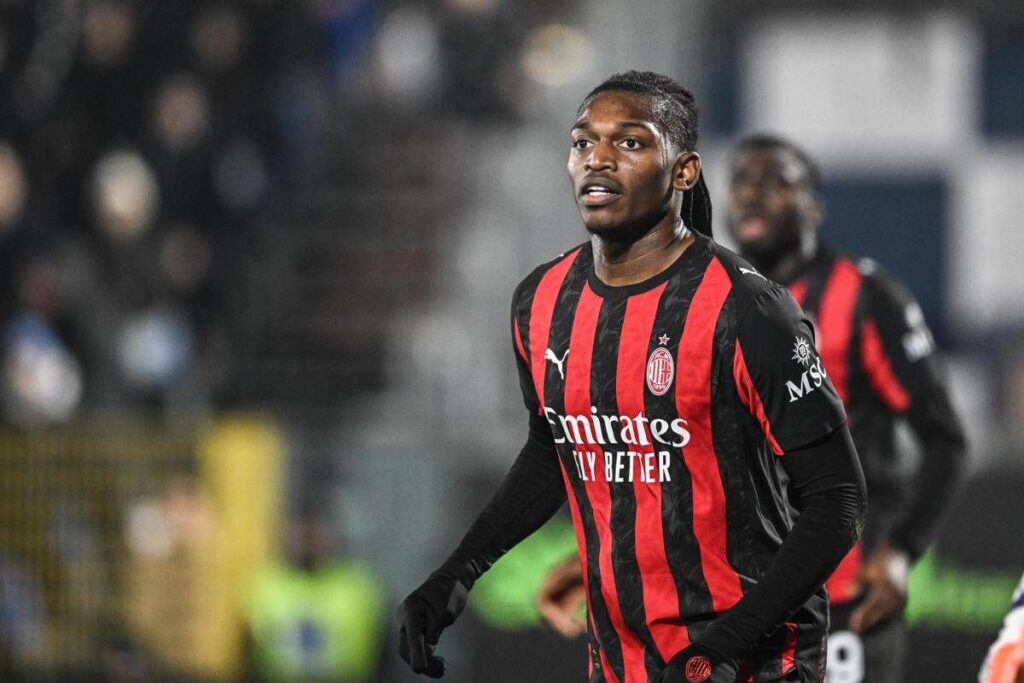Leao vuole calciare il rigore, Allegri dice no: cos’è successo in Como-Milan