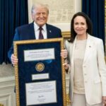 Machado: “Ho dato Nobel a Trump perché se lo merita”. Ma il web lo prende in giro