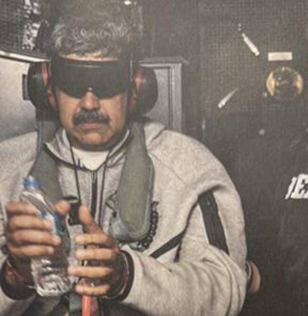 Maduro, la foto di Trump diventa uno spot: boom vendite per la felpa